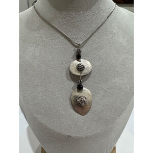Silver 16” boho artisan crafted pendant necklace w/beautiful detail on pendant